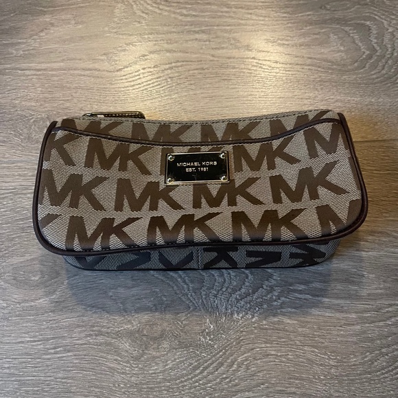 Michael Kors Cosmetic Bag - Picture 15 of 16